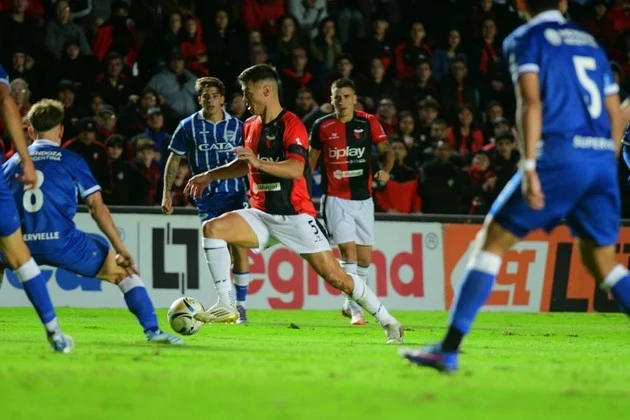 Colón con uno menos empató y mantuvo el invicto en el brigadier López