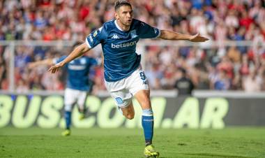 Racing le ganó 1-0 a Unión en Santa Fe con un jugador menos en el postergado de la fecha 7 por el Torneo Apertura