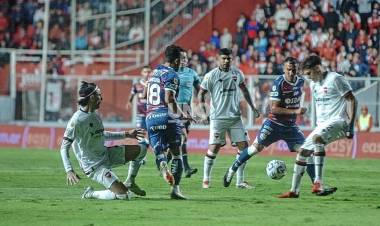 Mientras espera DT, Unión empató con Newell's 1 a 1