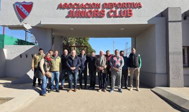 Michlig y González visitaron el Club Juniors de Suardi para contribuir a su fortalecimiento