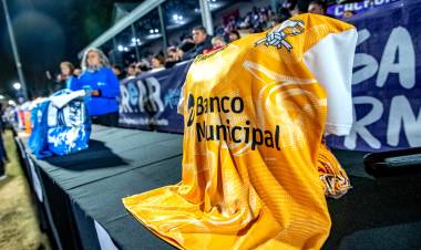 Una camiseta, mil historias: «Para los chicos es como el guardapolvo de la escuela; es sentido de pertenencia»