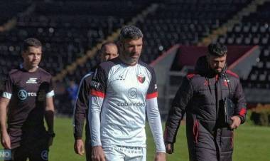 Emmanuel Gigliotti: "Nos falta todo, no pateamos al arco ni jugamos a nada"