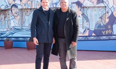 Claudio Tapia recibió en el predio "Lionel Messi" de Ezeiza al gobernador Maximiliano Pullaro 