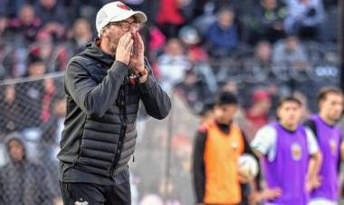 Minella en la cuerda floja: Colón se hunde y crece la incertidumbre