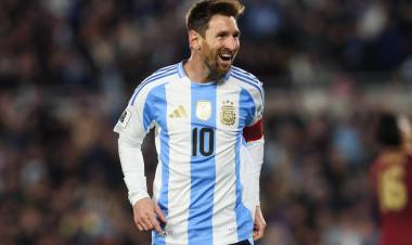 En la noche del Diez, Messi desplegó su show y Argentina goleó 3-0 a Venezuela