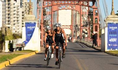 Jadar 2025: la costanera santafesina vibró en todos sus puntos con el triatlón