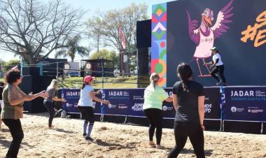 Clases de ritmos y música en vivo: el Fan Fest de Jadar 2025 no se detiene