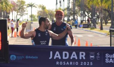 El paratriatlón y triatlón con relevos cerraron los Jadar 2025 en la subsede Santa Fe