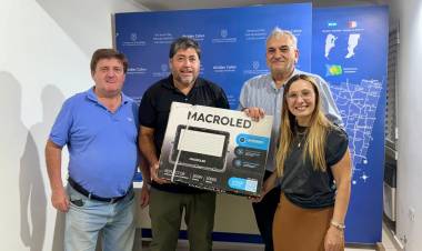 Entrega de equipamiento y apoyo económico a entidades deportivas del dpto. Castellanos