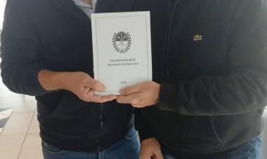 Ariel Sclafani hace conocer la nueva Constitución 