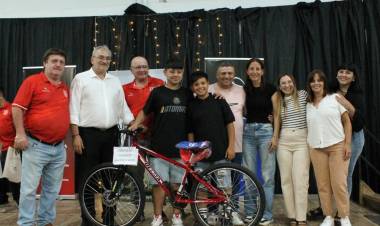 Calvo acompañó la entrega de premios de las formativas de la Liga Rafaelina