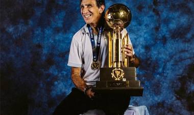 ¿Suma el cuarto?: Los tres títulos conseguidos por Gustavo Costas en Racing