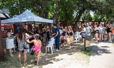 Rosario, el municipio impulsa jornadas de vacunación en colonias y piletas municipales durante el verano