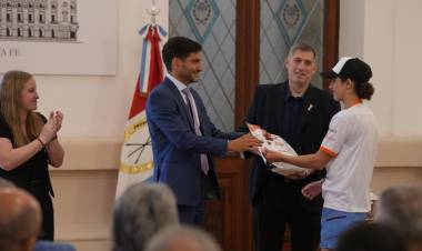 Pullaro presentó a los nadadores de la Santa Fe - Coronda: “El deporte nos distingue como provincia”