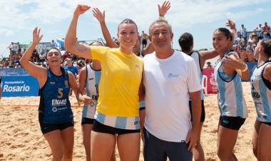 Rosario cerró la Playa Olímpica 2026 con un evento internacional de beach handball y con el título de Las Kamikazes