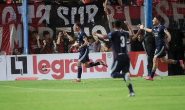 Acassuso sorprendió a Newell's en Rafaela