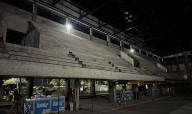 Arrancaron los trabajos nocturnos: Provincia acelera la construcción del Estadio Multipropósito del CARD para los Juegos Suramericanos