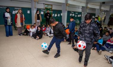 En la gestión de Pullaro, más de 100 escuelas recibieron donaciones financiadas con bienes recuperados del delito