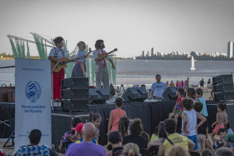 Las Colonias Digitales del municipio cerraron su ciclo de verano a puro sol, arena y río