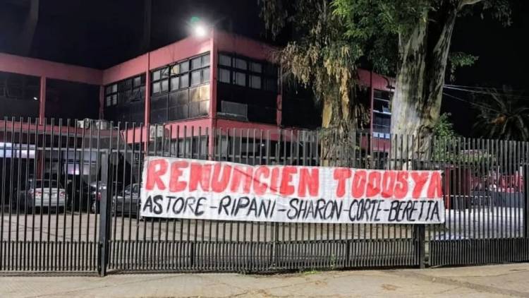 Clima caliente en Newell´s: pasacalles contra Astore y la dirigencia