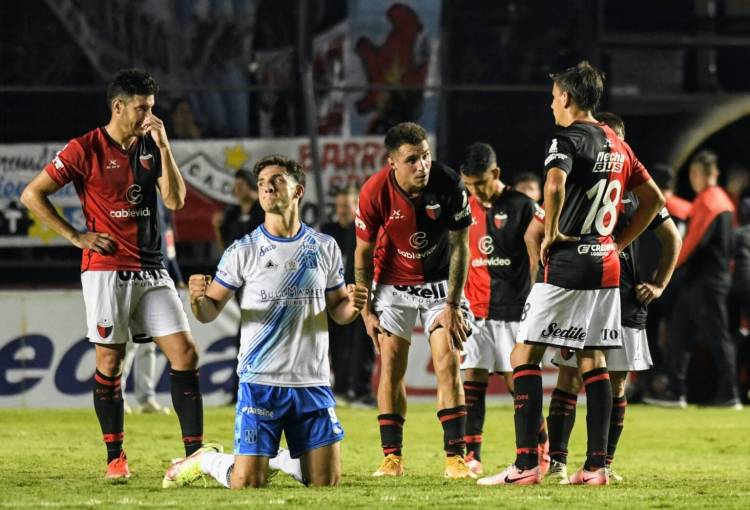 Colón sumó un nuevo papelón: perdió con San Telmo y Pereyra camina por la cornisa