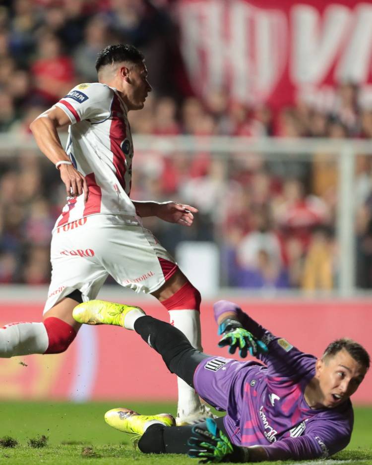 Unión arrancó el Clausura con una gran victoria ante Estudiantes en el 15 de Abril