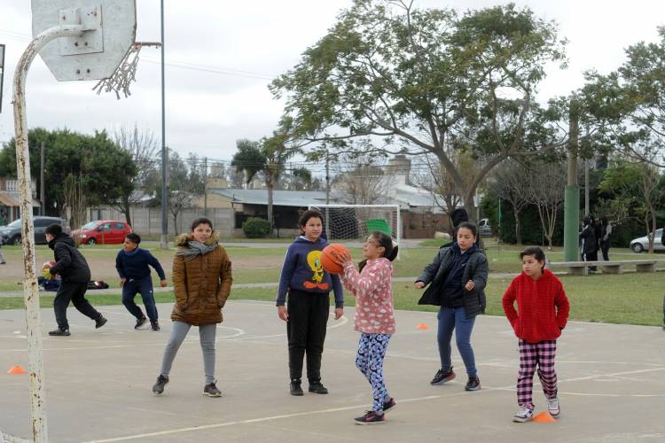 Deportes y Recreación en tu Barrio: más de 2000 estudiantes ya disfrutaron del programa