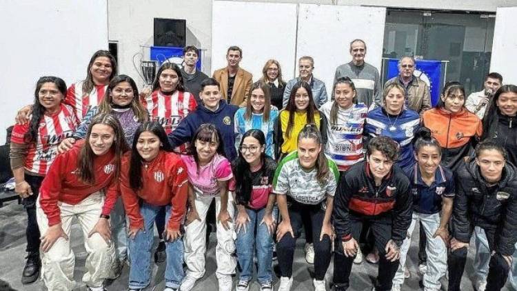 Se presentó la primera edición de la Copa Túnel Subfluvial femenina