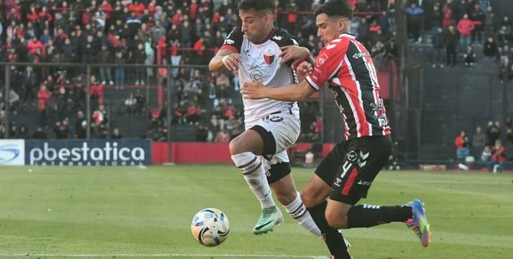 Colón no pudo con Chacarita qué terminó jugando con 9