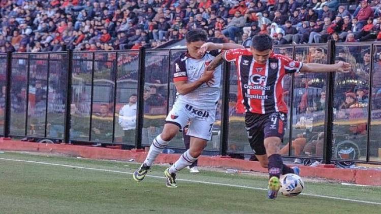 Colón no pudo con Chacarita qué terminó jugando con 9