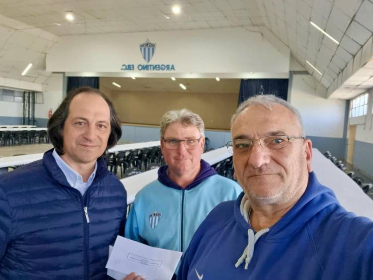 Alcides Calvo visitó el club Argentino de Humberto Primo