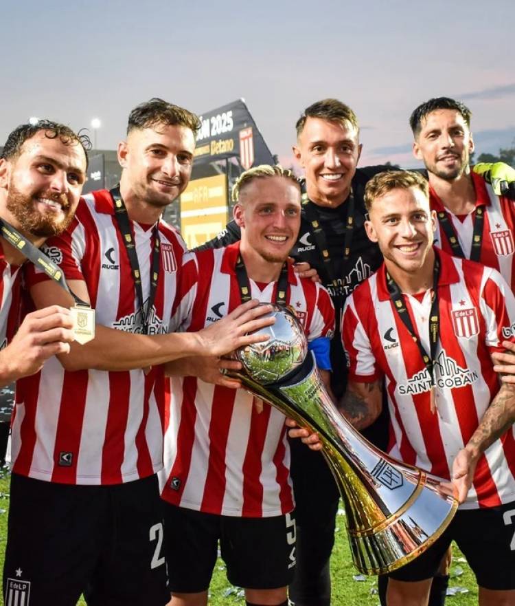 A que finales clasificó Estudiantes (LP) tras obtener el Trofeo de Campeones