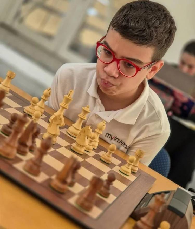 Faustino Oro se convirtió en el jugador más joven de la historia en superar los 2500 de Elo en Rápidas