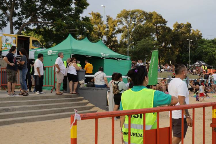 Música en la Laguna: cientos de santafesinos disfrutaron del show de El Brujo Ezequiel este sábado