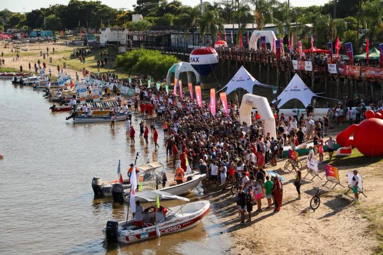 Pullaro en la largada de la Maratón Santa Fe - Coronda: “Esta competencia muestra la identidad de lo que somos los santafesinos”
