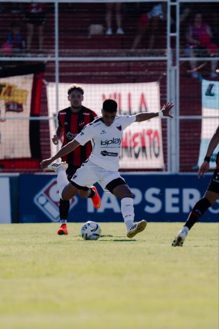 Colón ganó en Paraná y quedó puntero de su zona