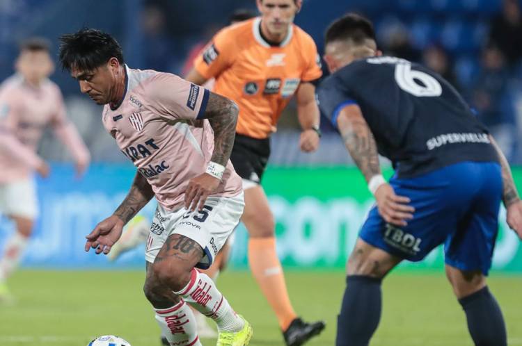 Unión remontó el partido y rescató un valioso punto en Linires