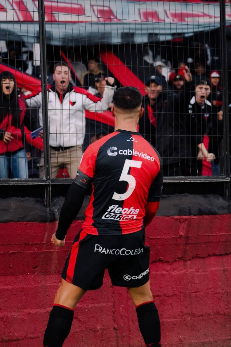 Colón volvió a rugir en el Brigadier: venció con sufrimiento a All Boys y recuperó la cima