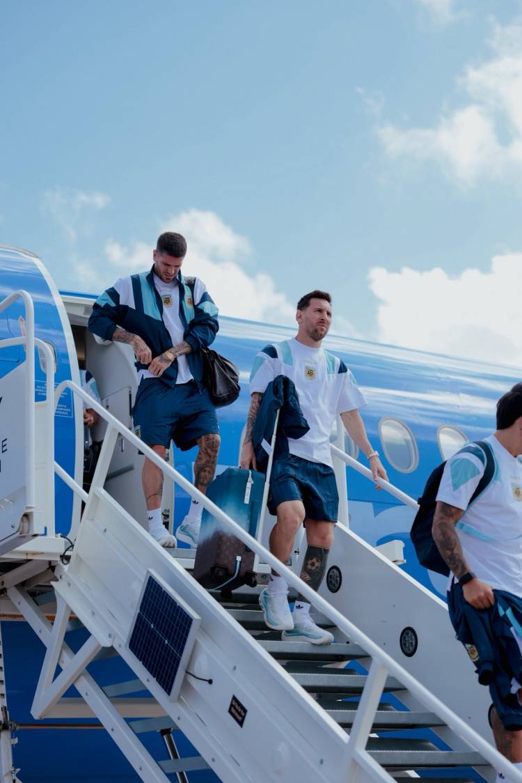 La Selección argentina llegó a Dallas en la previa del partido ante Austria