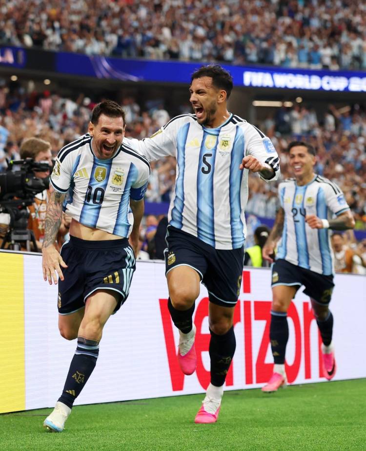 Julián Álvarez elogió a Messi: “Es el mejor de la historia, lo disfrutamos todos los días”