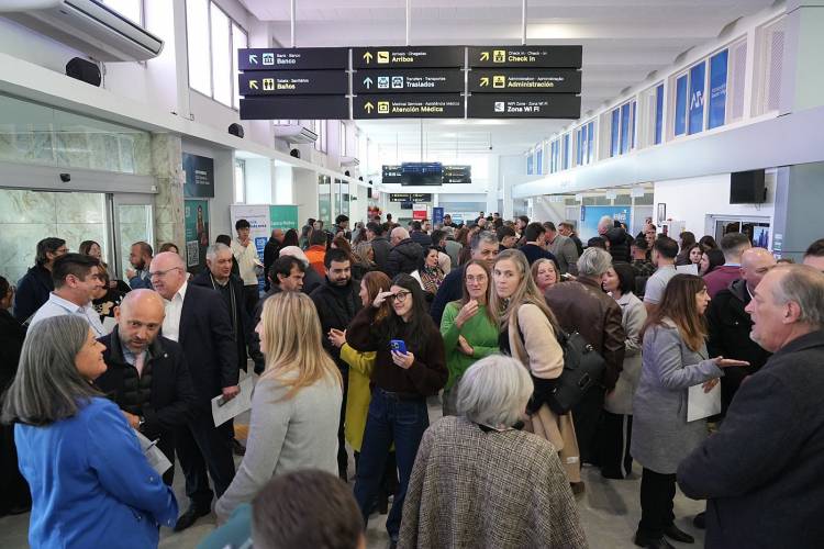 Histórico: Provincia anunció que por primera vez la ciudad de Santa Fe tendrá un vuelo internacional regular y será a Florianópolis